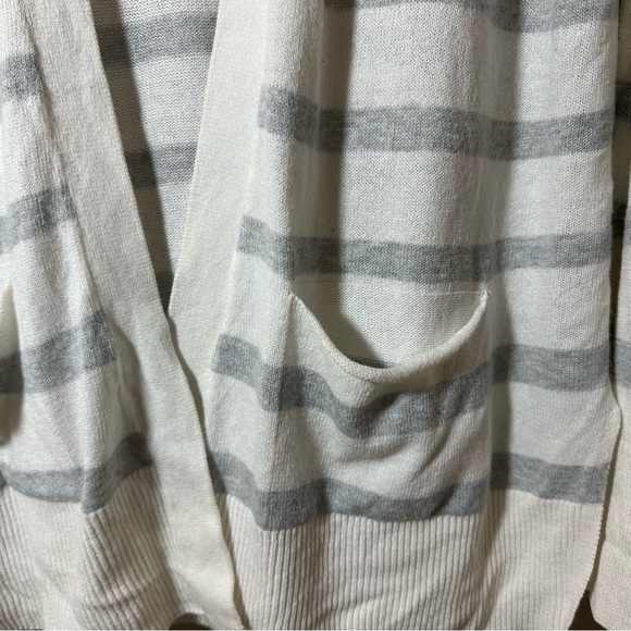 Gap White and Gray Striped Open Front Cardigan Size Medium - Picture 3 of 7